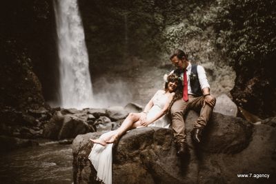 Waterfall wedding in Bali