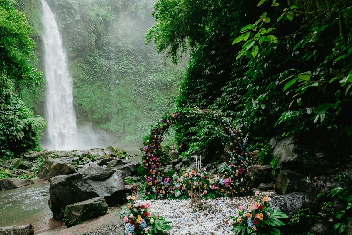 Waterfall wedding in Bali - 13.10.2022 Izak + Elsabe - Nung Nung Wedding Highlight_002.jpg