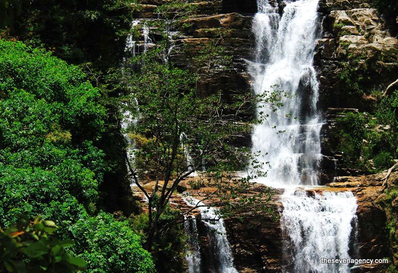 Nuwara Eliya - Ramboda waterfall - 003.jpg