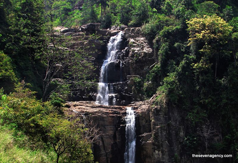 Nuwara Eliya - Ramboda waterfall - 005 (small).jpg