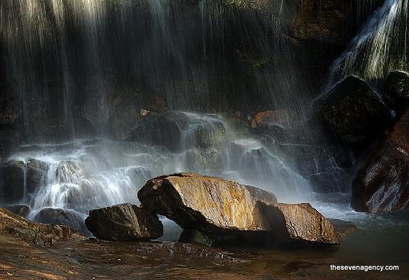 Nuwara Eliya - Ramboda waterfall - 006.jpg